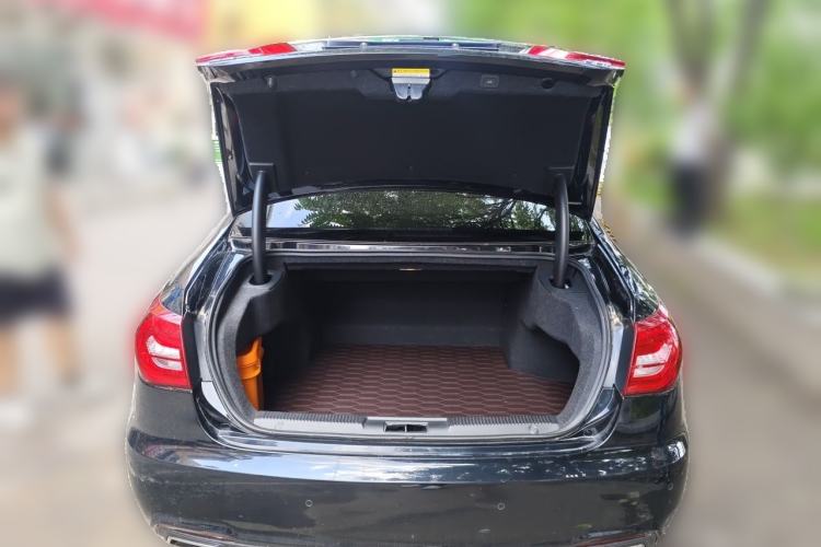 Used Hongqi H7 2018 2.0T Elite Edition Trunk