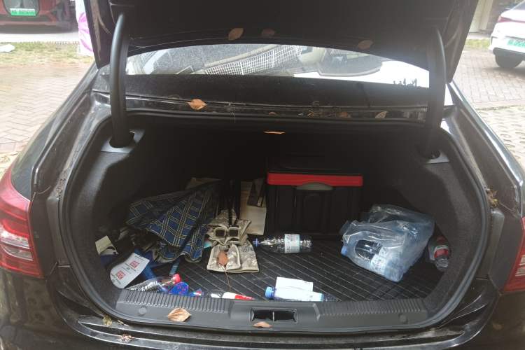 Used Hongqi H7 2018 2.0T Elite Edition Trunk