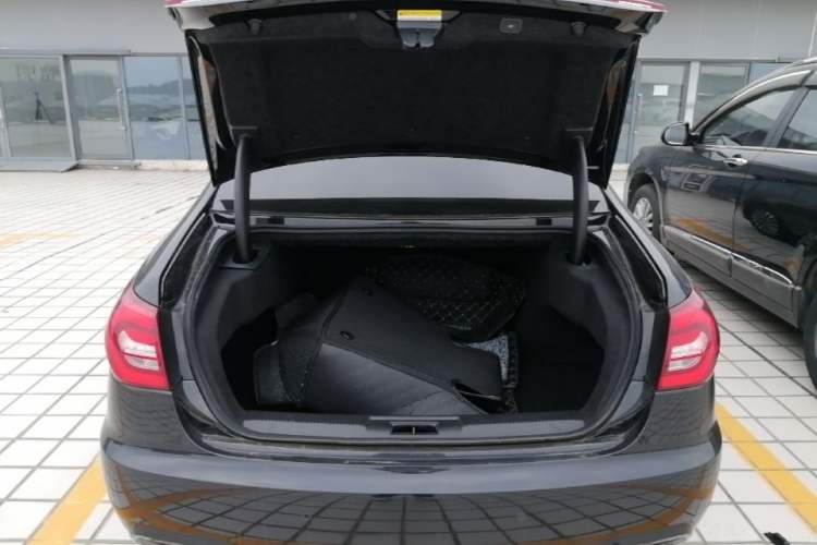 Used Hongqi H7 2018 2.0T Flagship Edition Trunk