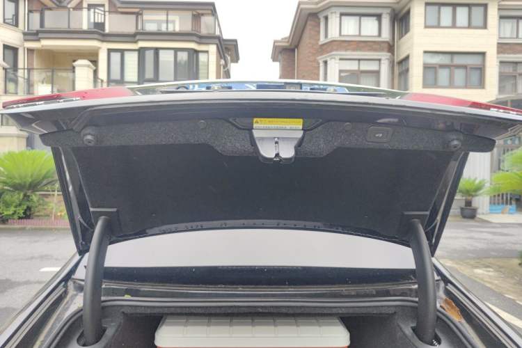 Used Hongqi H7 2018 2.0T Elite Edition Trunk