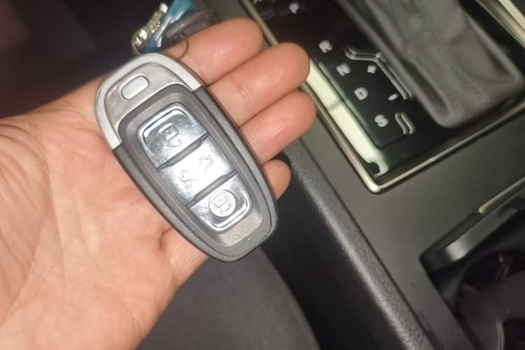 Used Hongqi H7 2018 1.8T Comfort Edition Vehicle Key