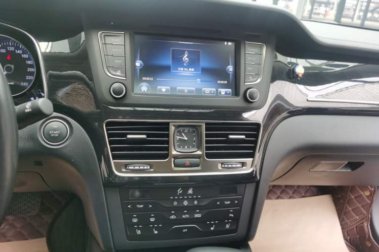 Used Hongqi H7 2018 2.0T Flagship Edition Audio And AC Panel