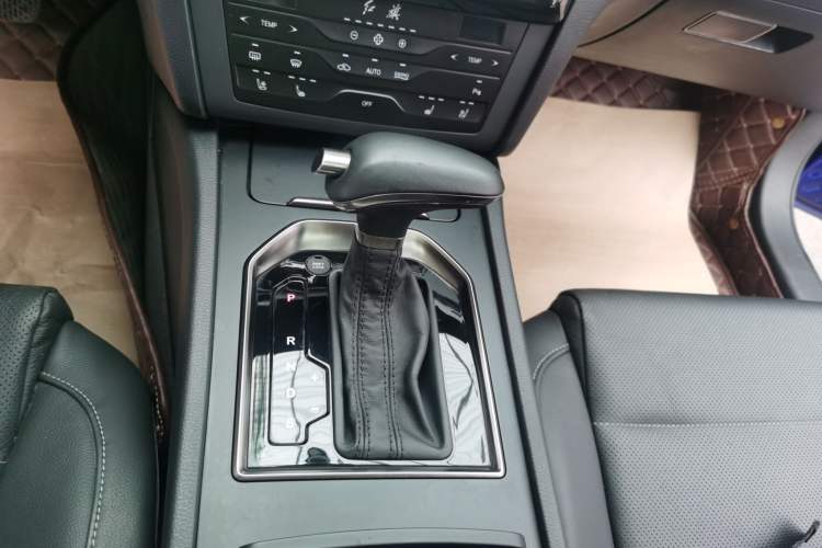 Used Hongqi H7 2018 2.0T Flagship Edition Gear Lever