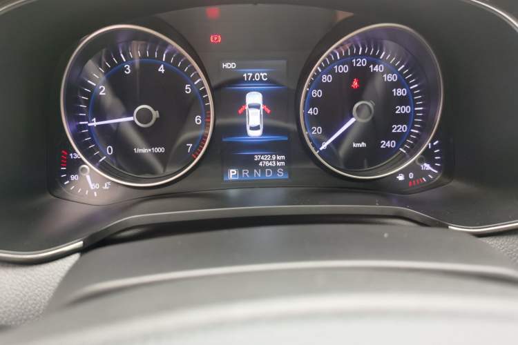 Used Hongqi H7 2018 2.0T Flagship Edition Odometer Close Up
