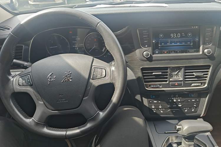 Used Hongqi H7 2018 2.0T Flagship Edition Center Console