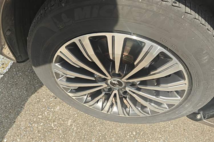 Used Hongqi H7 2018 2.0T Flagship Edition Left Front Wheel Hub