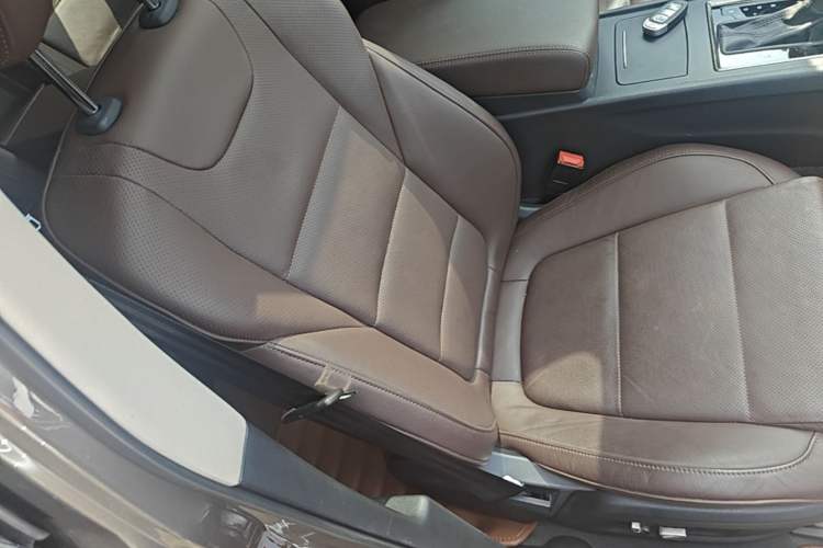 Used Hongqi H7 2018 2.0T Flagship Edition Right Front Seat