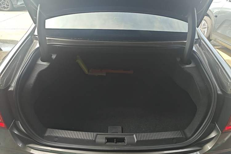 Used Hongqi H7 2018 2.0T Flagship Edition Trunk