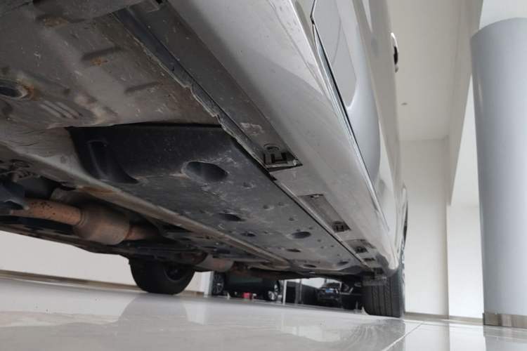 Used Hongqi H7 2018 2.0T Flagship Edition Chassis Front Left