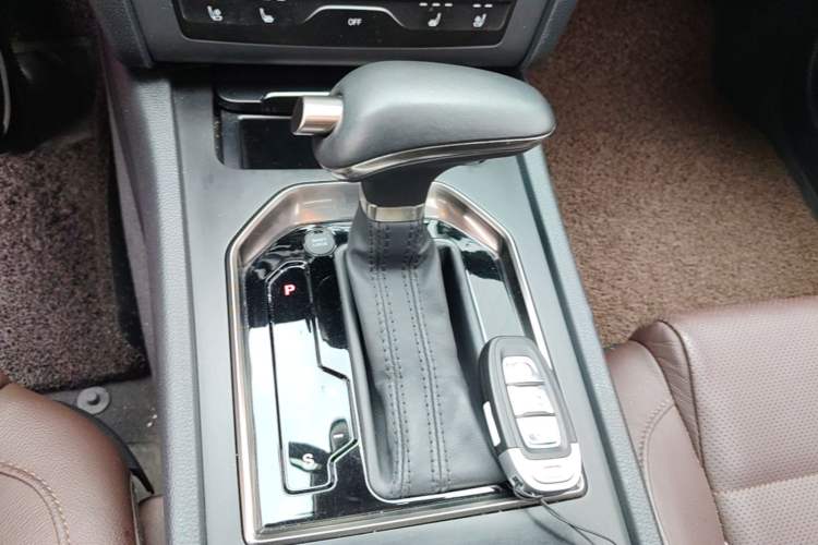 Used Hongqi H7 2018 2.0T Flagship Edition Gear Lever