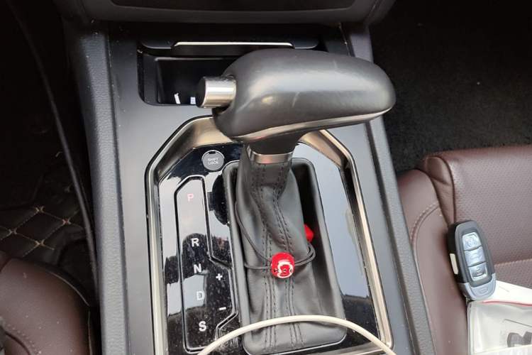 Used Hongqi H7 2018 2.0T Flagship Edition Gear Lever
