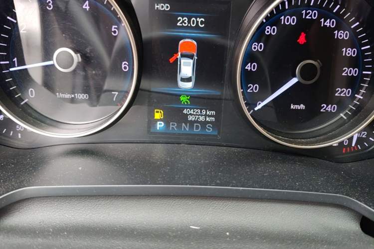 Used Hongqi H7 2018 2.0T Flagship Edition Odometer Close Up