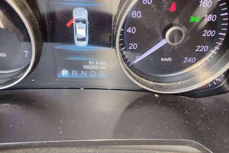 Used Hongqi H7 2018 2.0T Flagship Edition Odometer Close Up