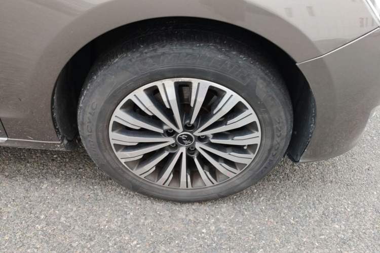 Used Hongqi H7 2018 2.0T Flagship Edition Right Front Wheel Hub