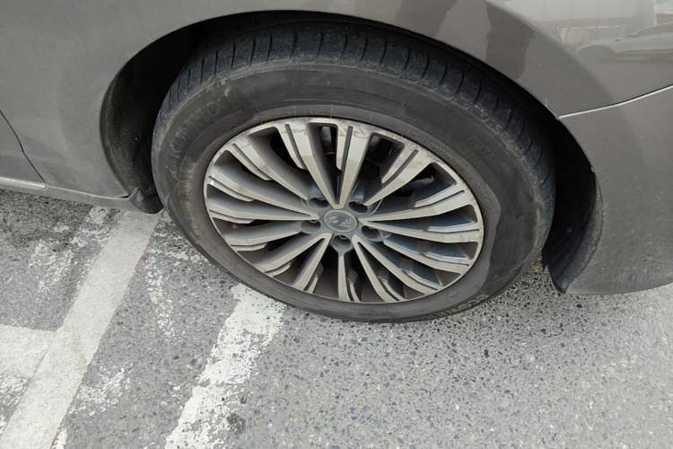 Used Hongqi H7 2018 2.0T Flagship Edition Right Front Wheel Hub
