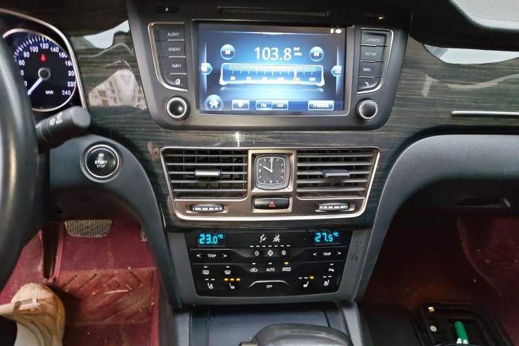 Used Hongqi H7 2019 2.0T Flagship Edition Audio And AC Panel