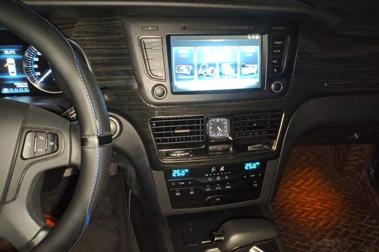 Used Hongqi H7 2019 1.8T Comfort Edition Audio And AC Panel