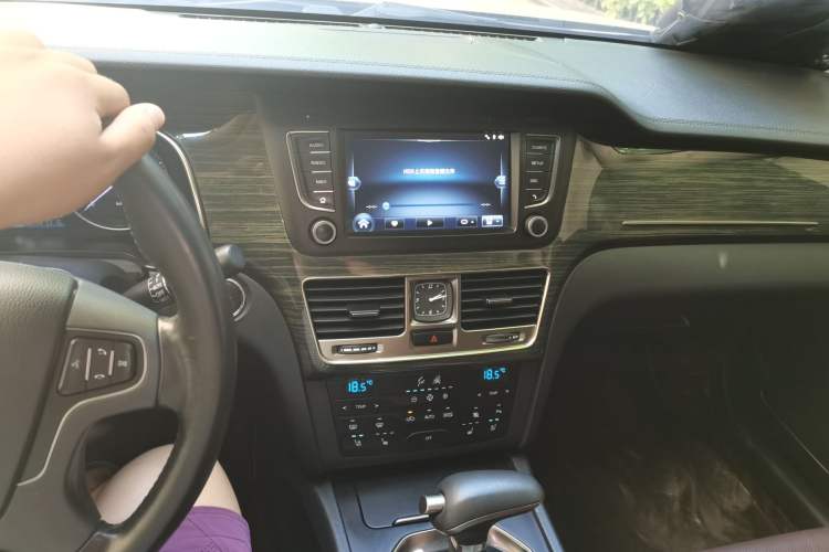 Used Hongqi H7 2019 3.0L Prestige Edition Audio And AC Panel