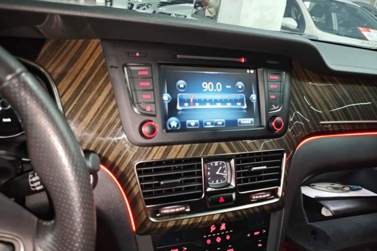 Used Hongqi H7 2019 1.8T Comfort Edition Audio And AC Panel