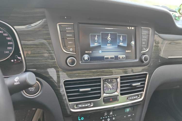 Used Hongqi H7 2019 1.8T Comfort Edition Audio And AC Panel