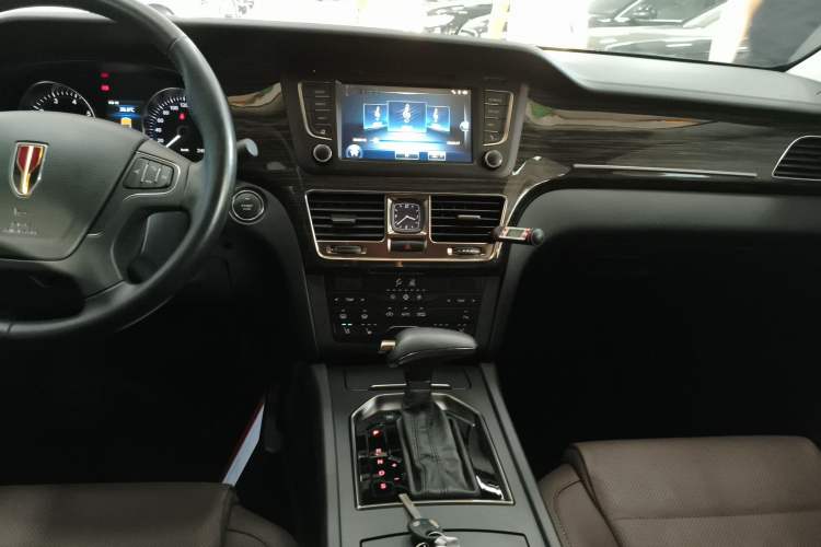 Used Hongqi H7 2019 2.0T Elite Edition Audio And AC Panel