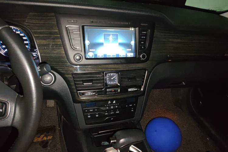Used Hongqi H7 2019 1.8T Comfort Edition Audio And AC Panel