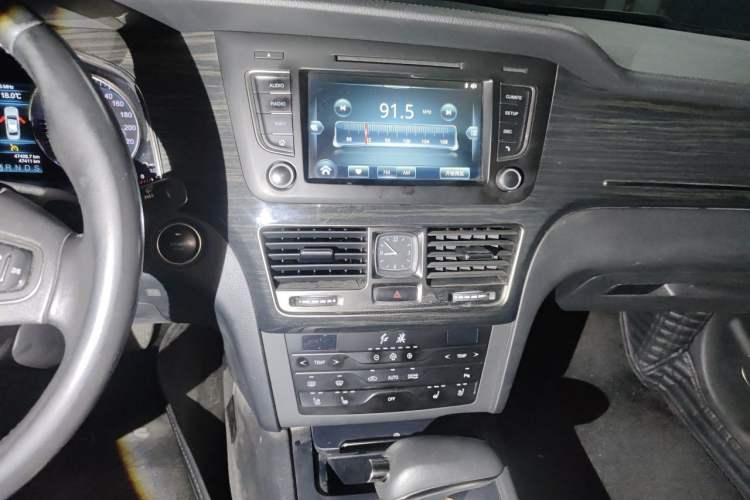 Used Hongqi H7 2019 2.0T Elite Edition Audio And AC Panel
