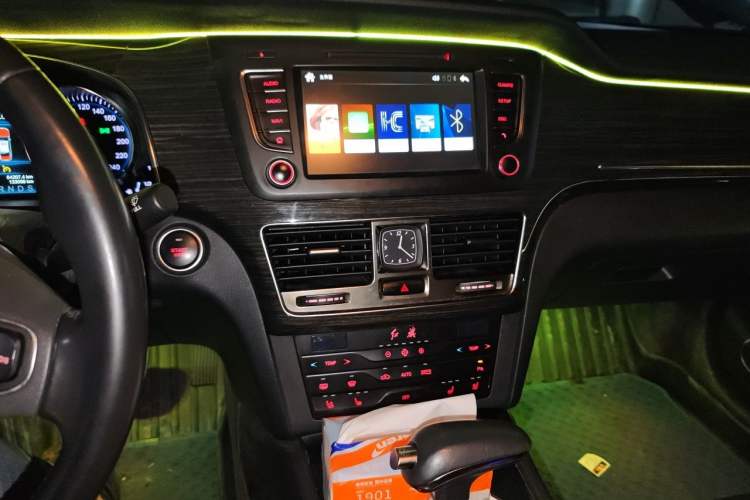 Used Hongqi H7 2019 2.0T Flagship Edition Audio And AC Panel