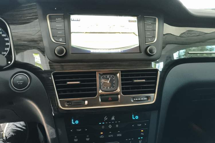 Used Hongqi H7 2019 2.0T Elite Edition Audio And AC Panel