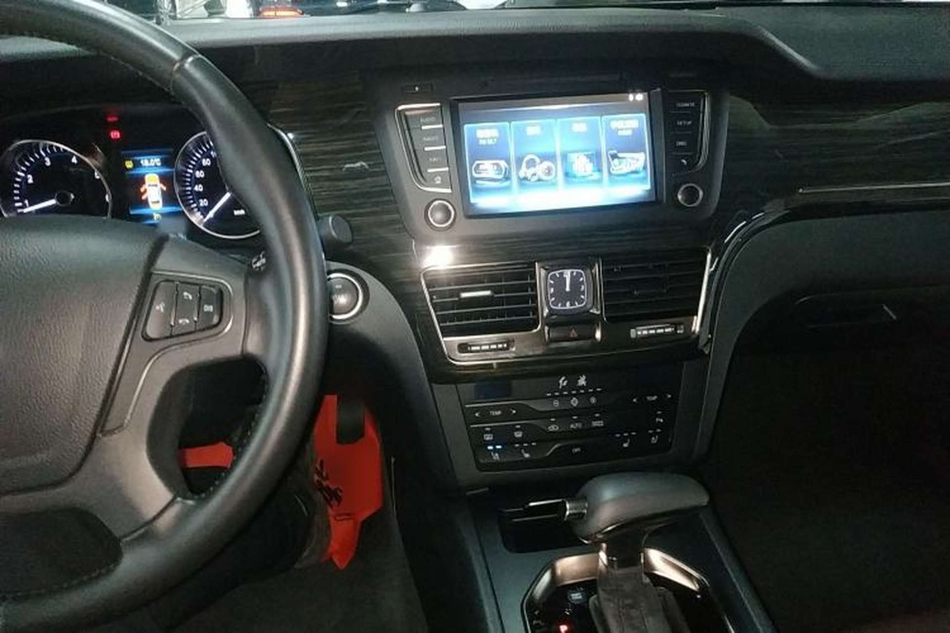 Used Hongqi H7 2019 2.0T Elite Edition Center Console