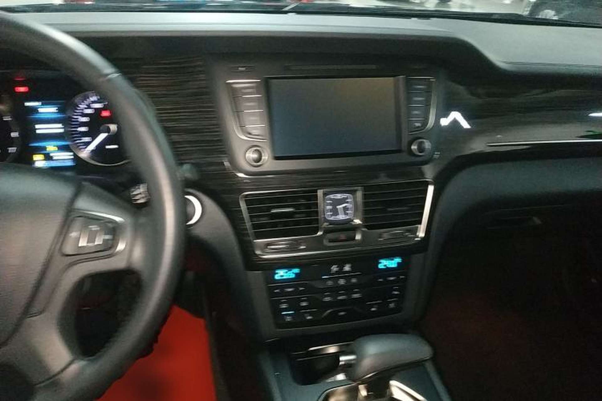 Used Hongqi H7 2019 2.0T Elite Edition Center Console
