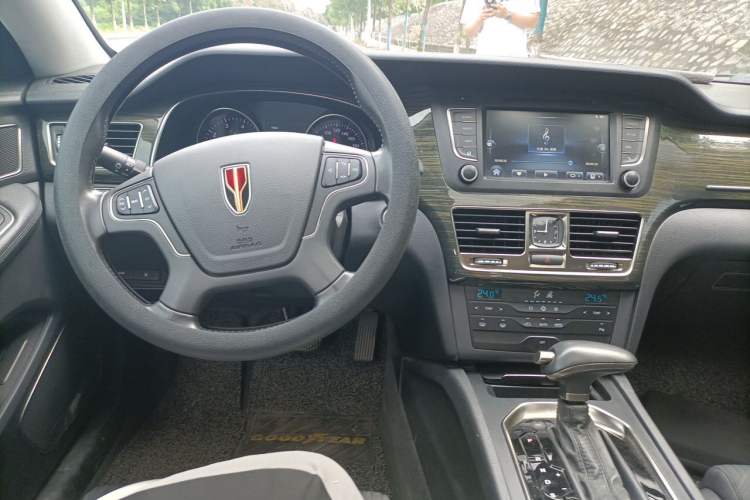 Used Hongqi H7 2019 1.8T Comfort Edition Center Console