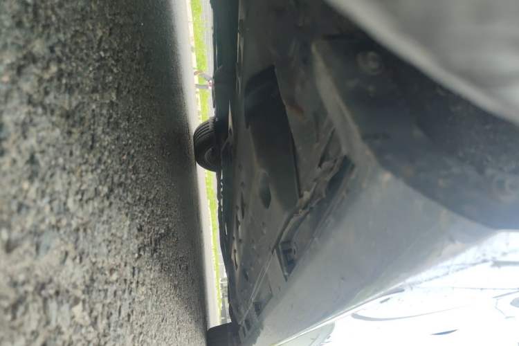 Used Hongqi H7  Chassis Front Left