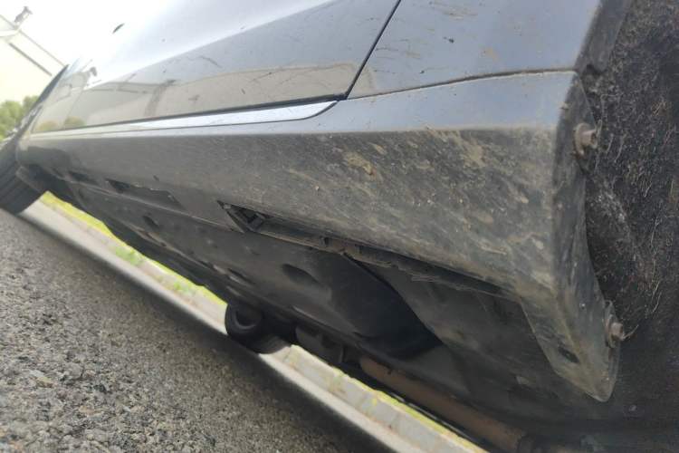 Used Hongqi H7  Chassis Front Right