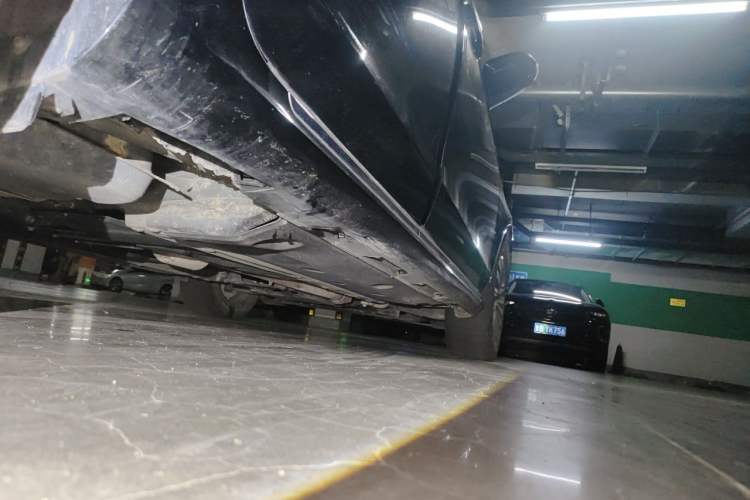 Used Hongqi H7 2019 2.0T Elite Edition Chassis Rear Right