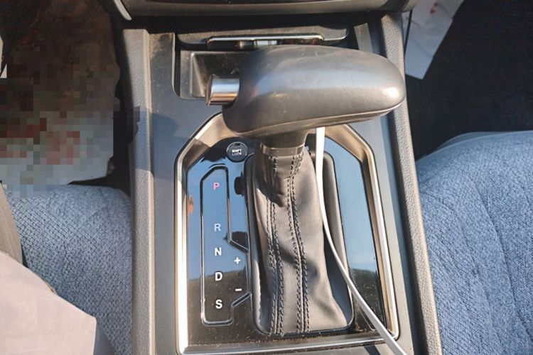 Used Hongqi H7 2019 1.8T Comfort Edition Gear Lever