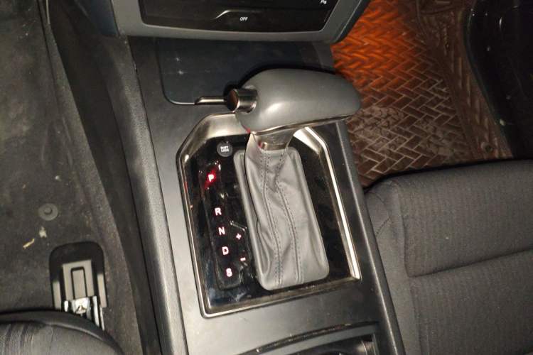 Used Hongqi H7 2019 1.8T Comfort Edition Gear Lever