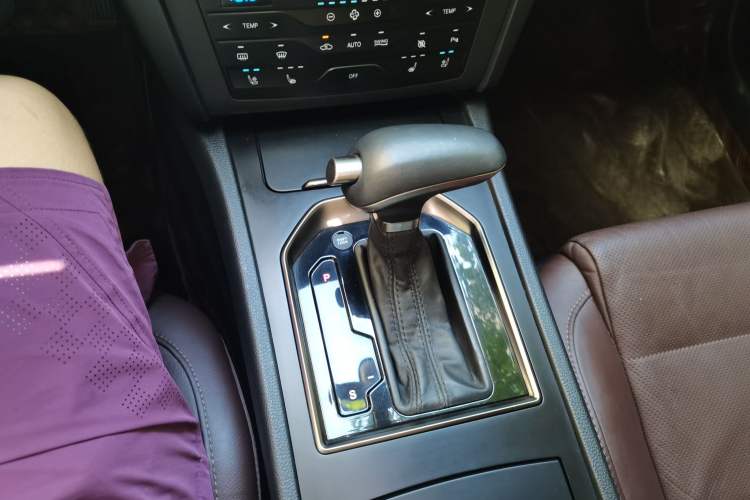 Used Hongqi H7 2019 3.0L Prestige Edition Gear Lever
