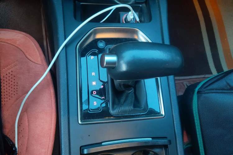 Used Hongqi H7 2019 1.8T Comfort Edition Gear Lever