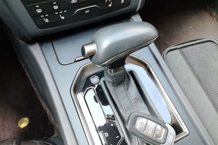 Used Hongqi H7 2019 2.0T Flagship Edition Gear Lever
