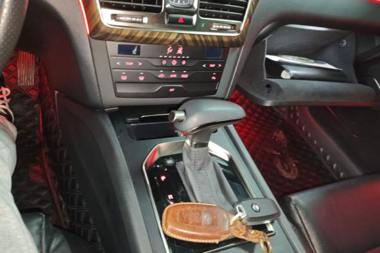 Used Hongqi H7 2019 1.8T Comfort Edition Gear Lever