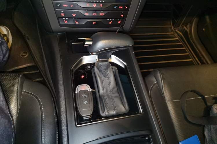 Used Hongqi H7 2019 1.8T Comfort Edition Gear Lever