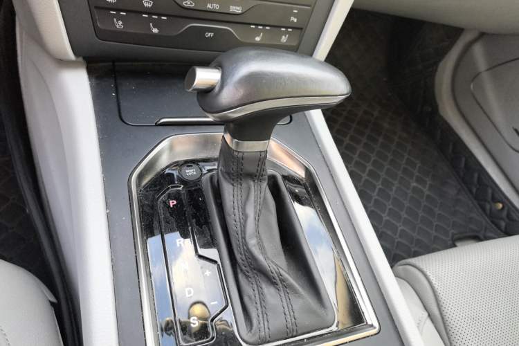 Used Hongqi H7 2019 2.0T Flagship Edition Gear Lever