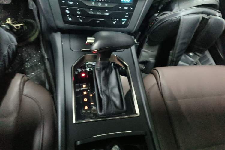 Used Hongqi H7 2019 2.0T Elite Edition Gear Lever