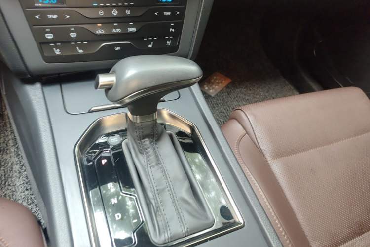 Used Hongqi H7 2019 2.0T Flagship Edition Gear Lever