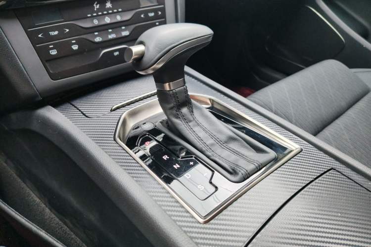 Used Hongqi H7 2019 1.8T Comfort Edition Gear Lever