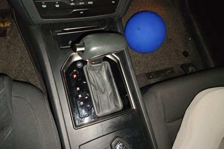 Used Hongqi H7 2019 1.8T Comfort Edition Gear Lever