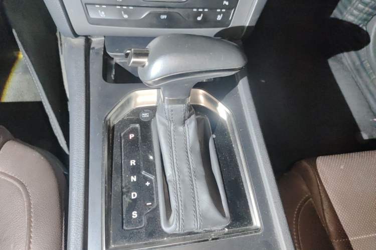 Used Hongqi H7 2019 2.0T Elite Edition Gear Lever