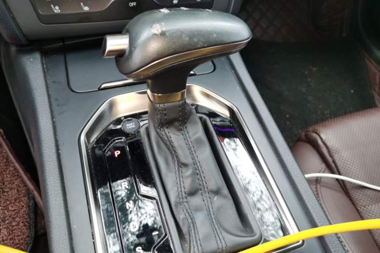 Used Hongqi H7 2019 2.0T Elite Edition Gear Lever
