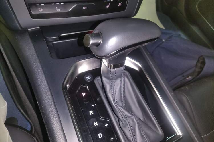 Used Hongqi H7 2019 2.0T Flagship Edition Gear Lever